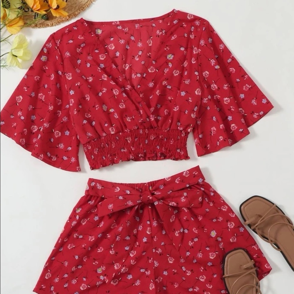 Red floral print crop top with shorts SET